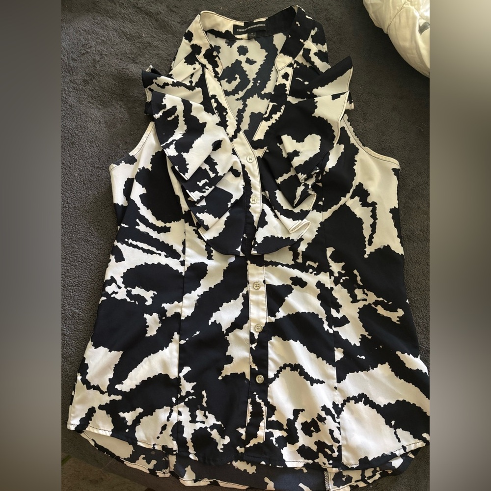 Express Black and White Sleeveless Blouse
